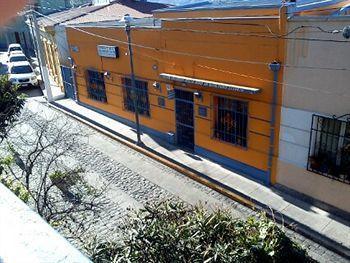 Acomodação com café da manhã  Gagliardo House 2*